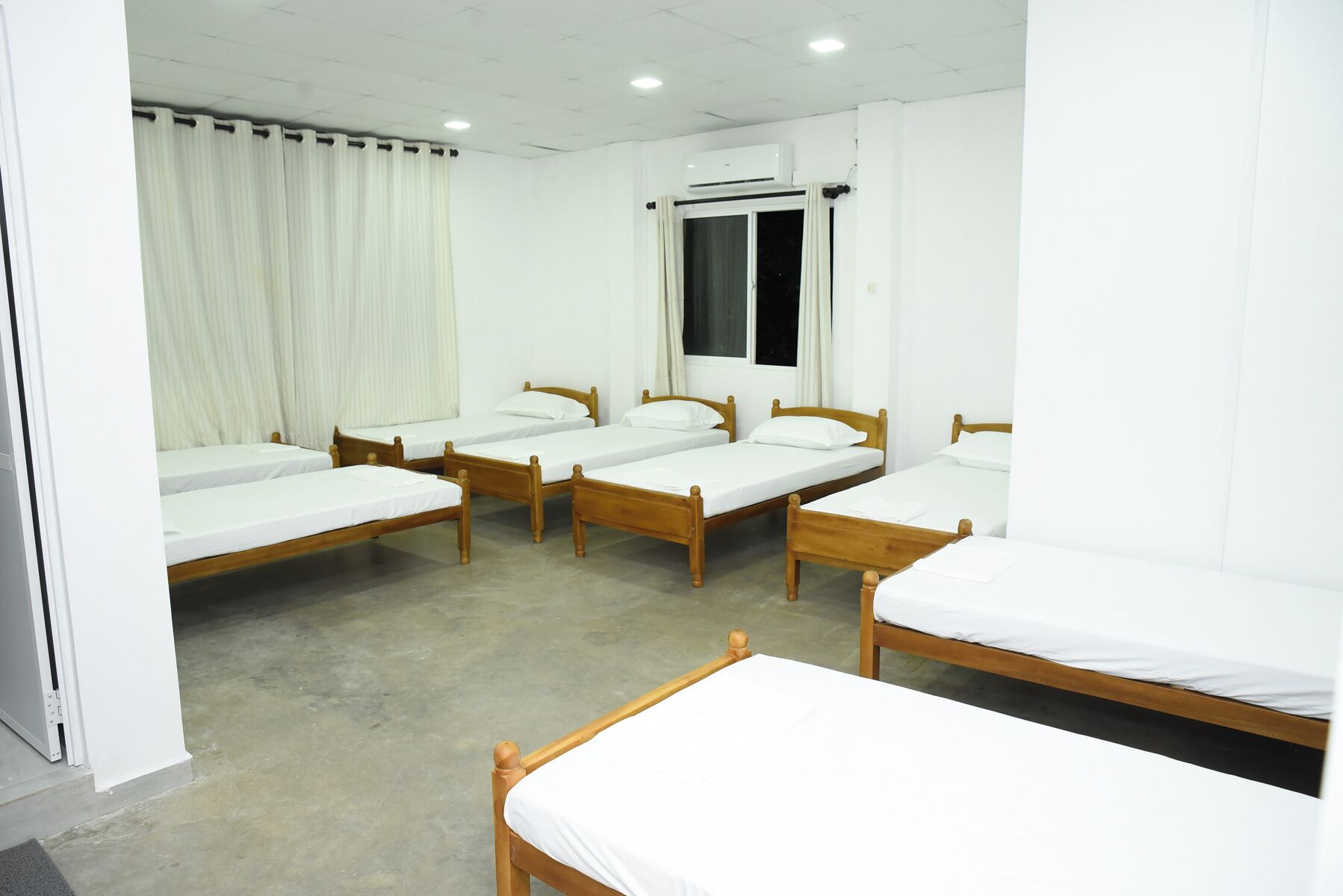 基本共用宿舍 | 免費 Wi-Fi