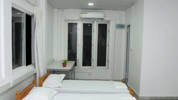 Basic Shared Dormitory | WiFi (free)