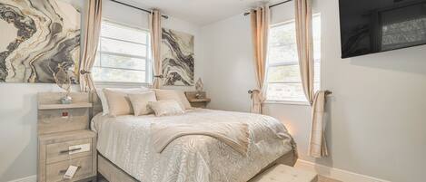 2 makuuhuonetta, työpöytä, silitysrauta/-lauta, internet