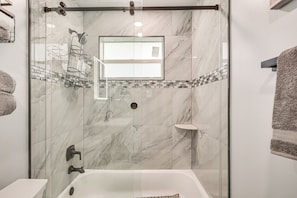 Towels - 3 Mi to Port Everglades: Modern Getaway w/ Yard (Dania Beach)