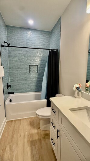 Dusche, Handtücher, Seife, Toilettenpapier