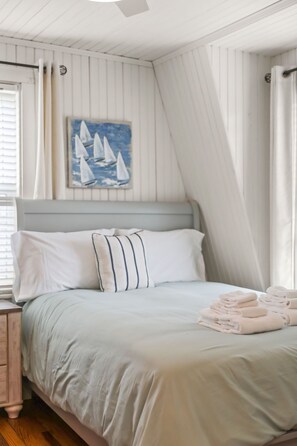 Iron/ironing board, WiFi, bed sheets - Waterfront Home with Game Room, Kayaks, near beach (Wareham)