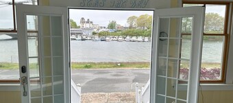 Waterfront home with Game Room, Kayaks, near beach