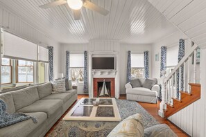 TV - Waterfront Home with Game Room, Kayaks, near beach (Wareham)