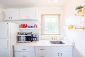 Private kitchen - 2-bedroom apartment in lovely Flagler Beach Downtown Flagler Beach (Flagler Beach)