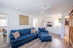 Living area - 2-bedroom apartment in lovely Flagler Beach Downtown Flagler Beach (Flagler Beach)