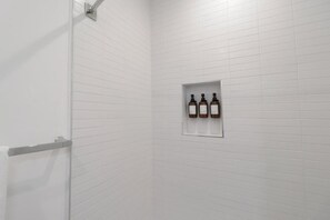 アパートメント クイーンベッド 1 台ソファーベッド付き 禁煙 冷房 | バスルーム