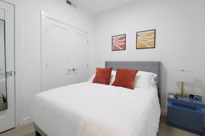 Apartment, 1 Queen Bed with Sofa bed, Non Smoking, Air conditioning | Iron/ironing board, free WiFi - Unit 2 Cozy One Bed in the heart of Dc (Washington)