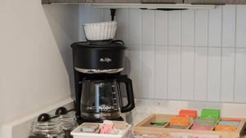 Apartment, 1 Queen Bed with Sofa bed, Non Smoking, Air conditioning | Coffee and/or coffee maker