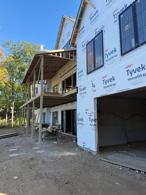 Exterior - Gorgeous, new 6 bedroom home on beautiful Lake Sylvia. (South Haven)