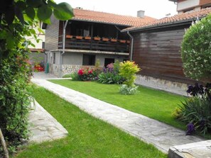 Property grounds - Devonshire Lodge Chalet (Bansko)