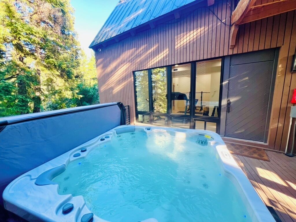 Tina de hidromasaje al aire libre