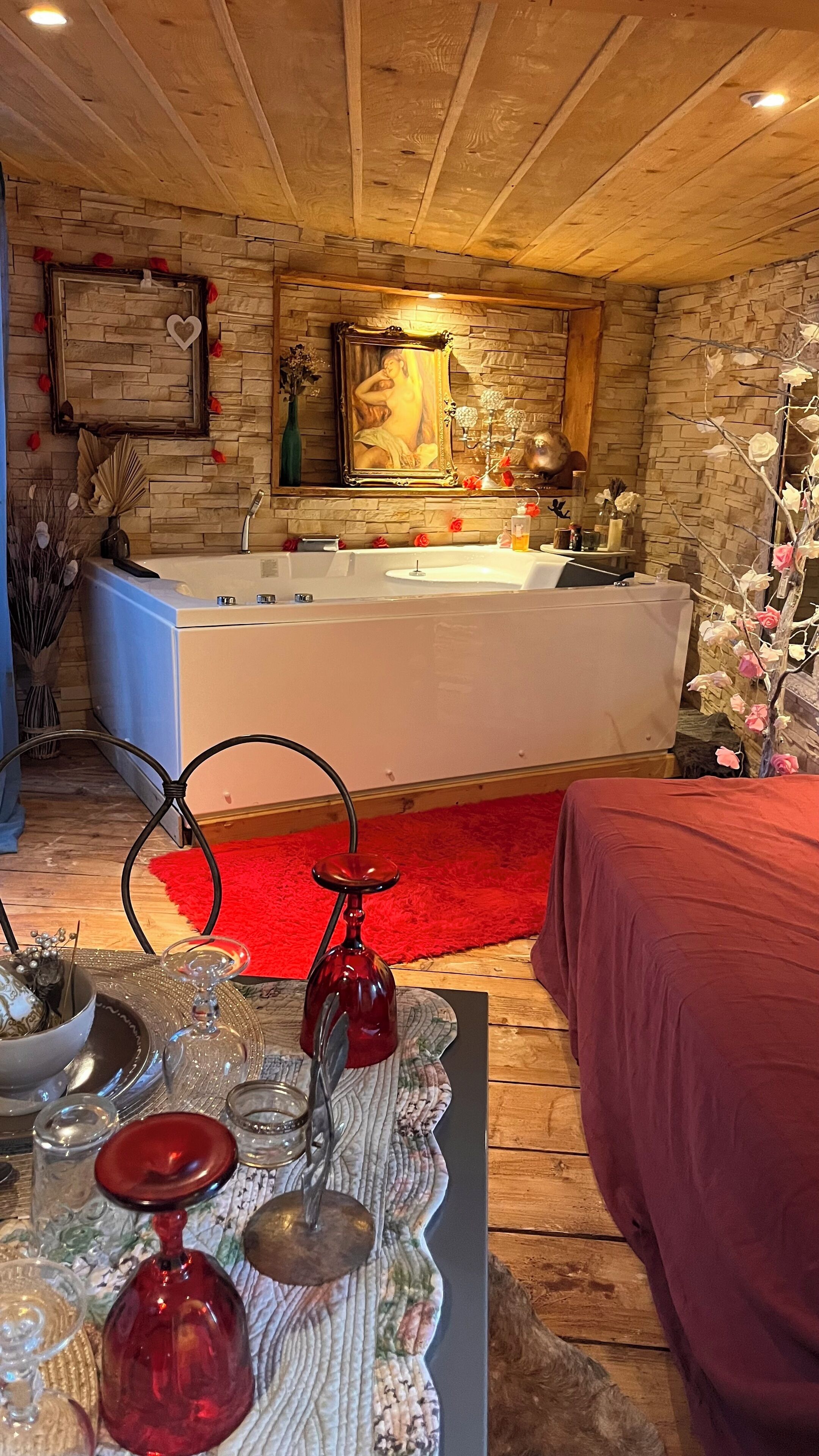 Baignoire à jets, sèche-cheveux, serviettes fournies, savon