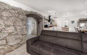Smart TV, ping pong - Beautiful home in Poljane (Poljane)