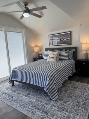 2 bedrooms, iron/ironing board, free WiFi, bed sheets - The Beckman Bungalow - Lakeside 2-bedroom Home (Delavan)