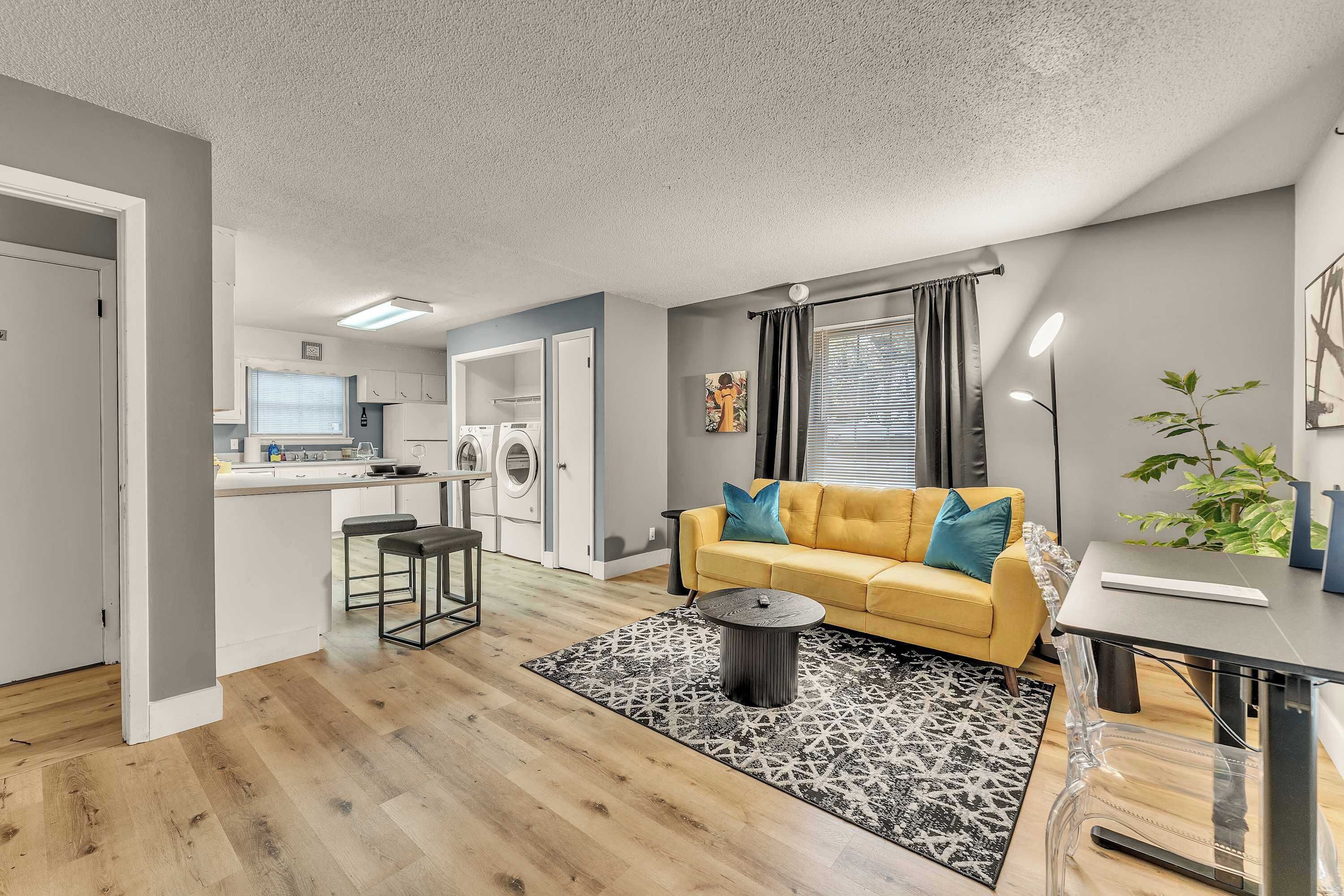 Televisión y oficina 