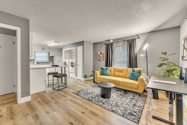 TV, offices - The Tanglewood lower suite (Chattanooga)