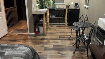 1 habitación, wifi y ropa de cama