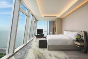 Svit - 1 kingsize-säng - sjöutsikt (Living Dining Area) | Sängtillbehör av högsta kvalitet, duntäcken och bäddmadrasser
