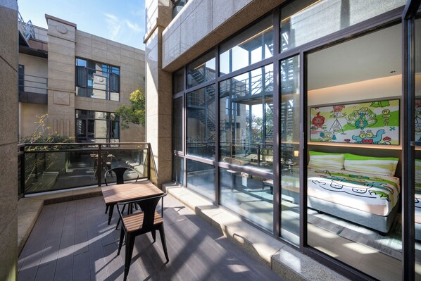 Quarto premium, 1 cama King, banheira (Kids Theme Furnished Balcony) | Edredons de pluma, frigobar, escrivaninha