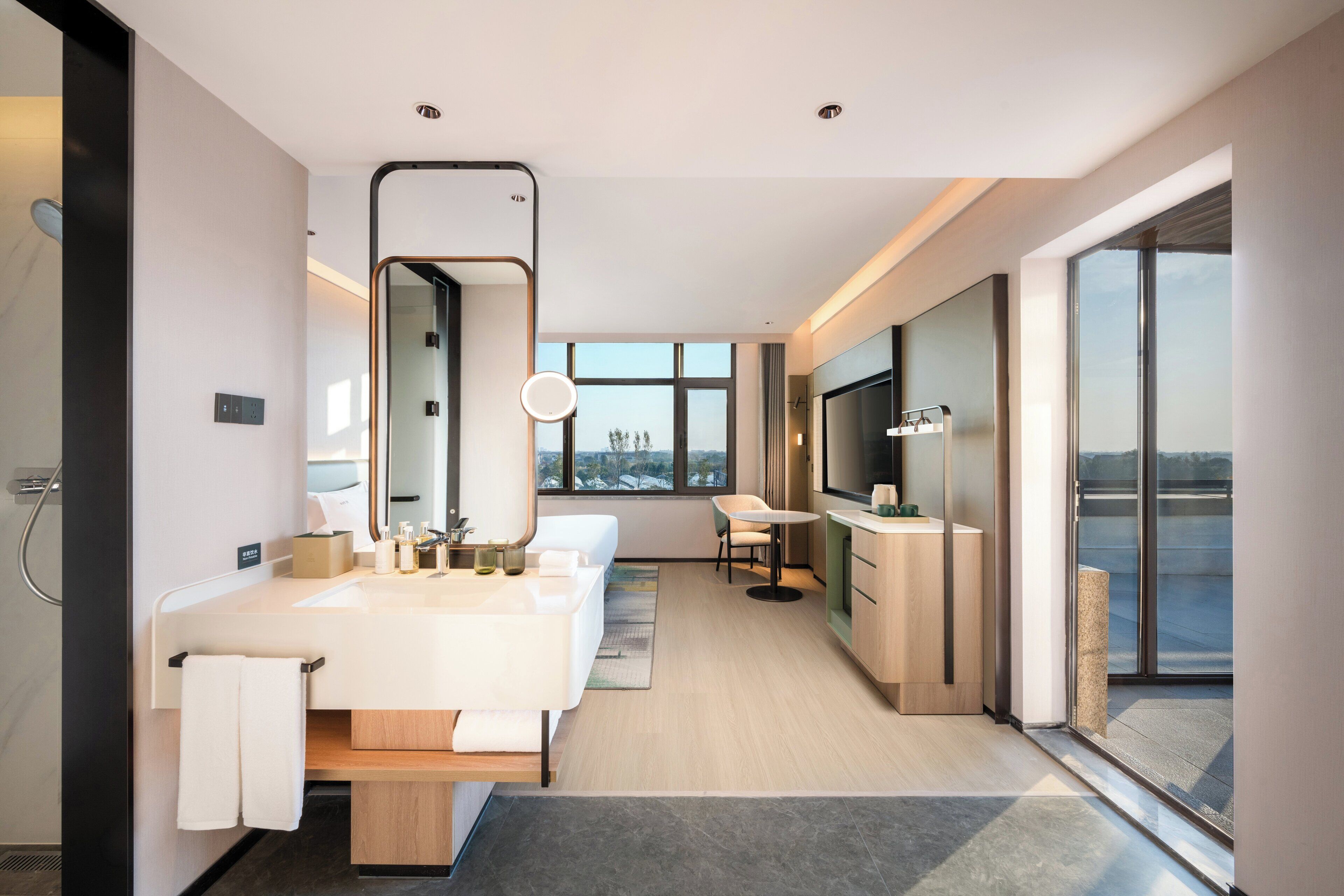 标准房, 1 张特大床 (Living Area) | 羽绒被、迷你吧、办公桌、笔记本电脑工作区