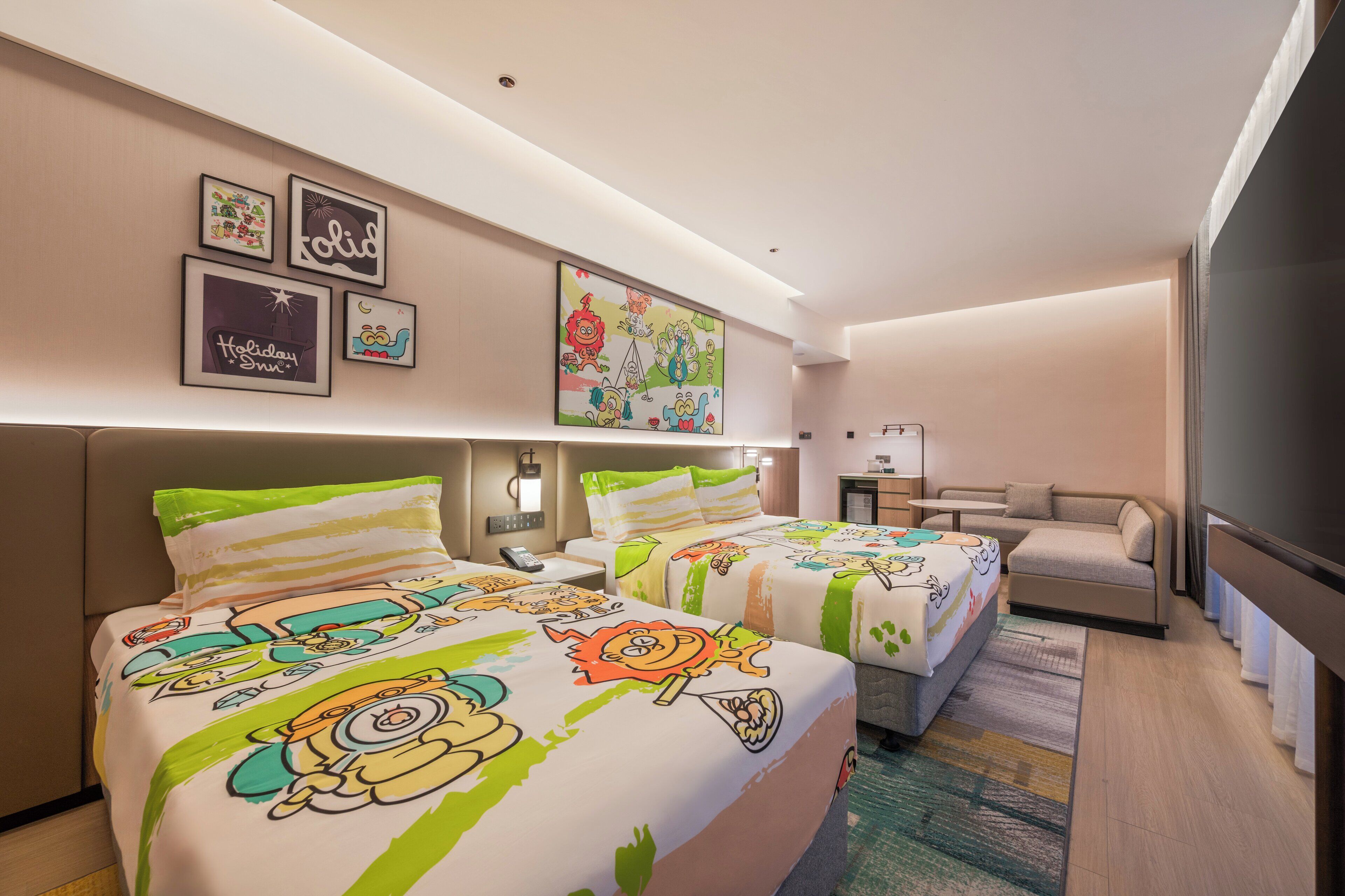 Habitación Premium, 1 cama King size, tina (Kids Theme Furnished Balcony) | Edredón, minibar, escritorio y espacio para trabajar con laptop 