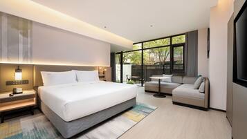 Standard Room, 1 King Bed (Living Area) | Down comforters, minibar, desk, laptop workspace