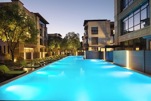 Piscina externa sazonal