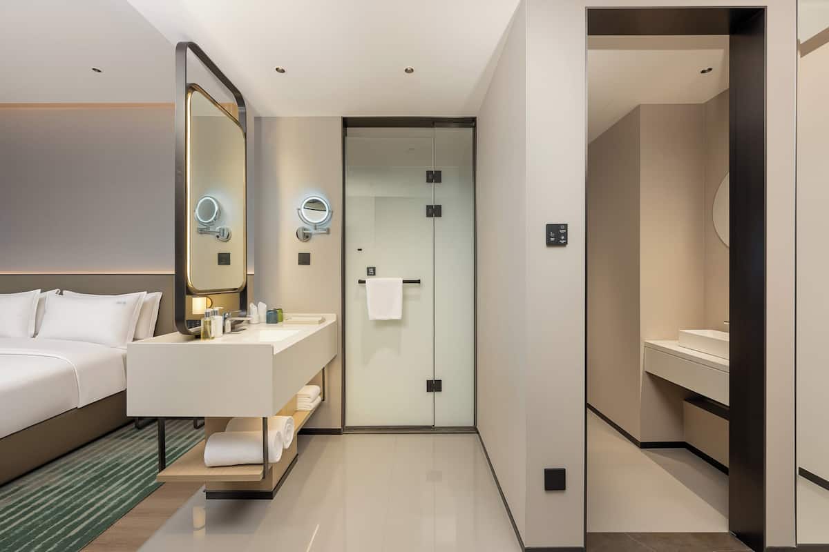 Premium Room, 1 King Bed