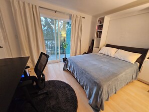 2 bedrooms, free WiFi, bed sheets - 2-bedroom, 1.5 bath, Pet friendly townhome in San Rafael (San Rafael)