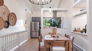 House (6 Bedrooms) | Interior