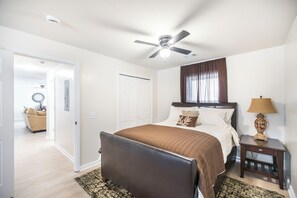 Bügeleisen/Bügelbrett, WLAN, Bettwäsche