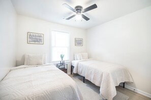 3 bedrooms, iron/ironing board, WiFi, bed sheets