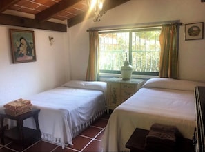5 bedrooms, free WiFi, bed sheets - MEXICAN ADOBE HOUSE "BUIZ". (Tepoztlán)