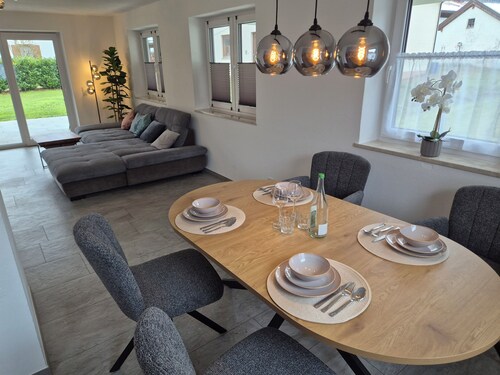 Helle Erdgeschoss-Ferienwohnung mit Terrasse & Garten – 77 m² mit 2-Doppelzimmer