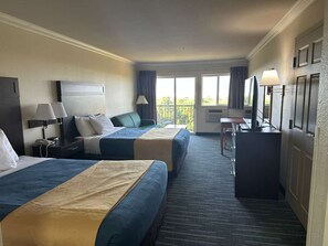 Tabla de planchar con plancha, wifi, ropa de cama