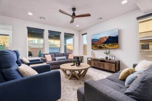 Fernseher, Tischtennisplatte