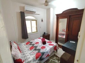 2 bedrooms, iron/ironing board, Internet, bed sheets - Marvelous 2-bedroom apartment with AC in Red Sea Governorate (Red Sea Governorate)