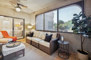 2 bedrooms, desk, iron/ironing board, free WiFi - Desert Haven - Relax living, Pool, Tennis, Gated Community (Scottsdale)