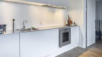 Fridge, stovetop, dishwasher, coffee/tea maker