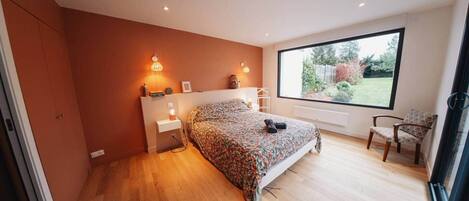 4 bedrooms, WiFi, bed sheets