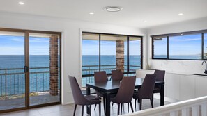 Dining - Casa al mare - Ocean View Suite (Ulladulla)