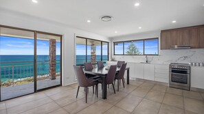 Fridge, microwave, oven, stovetop - Casa al mare - Ocean View Suite (Ulladulla)