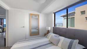 Een strijkplank/strijkijzer, gratis wifi, beddengoed