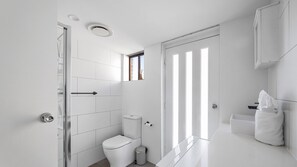 Shower, towels - Casa al mare - Apartment (Ulladulla)