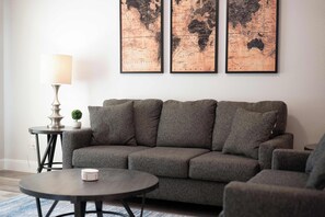 Una televisión, una oficina