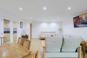 Interior - Welcoming 2BDR Riverside Retreat in Central London (Greater London)