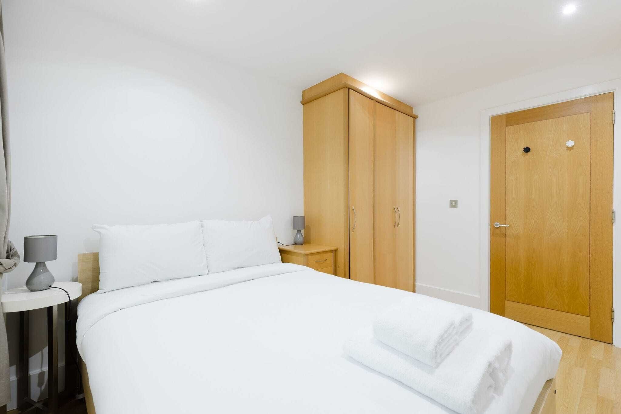 2 bedrooms, iron/ironing board, Internet, bed sheets