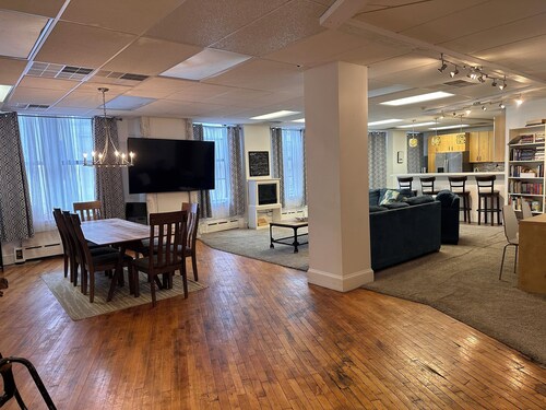 Roomy Family Getaway-Philadelphia-Metro-Whirlpool Tub