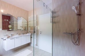 Hair dryer, towels - Villa Lavanda by Aneo Travel (Tribalj)